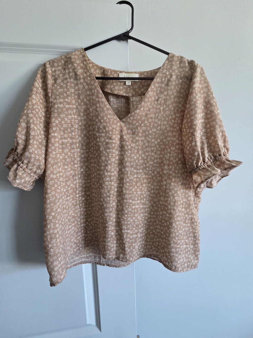 bohme Peach Floral V-Neck Puff Sleeve Blouse